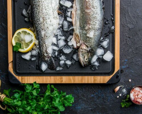 Forelle mit Knoblauchbutter und Petersilie - Forelle mit Knoblauchbutter und Petersilie