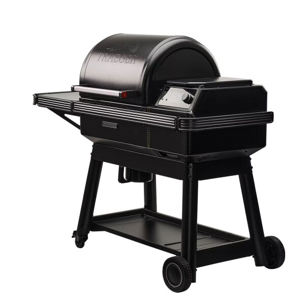 TRAEGER Ironwood Pellet Smoker NEW