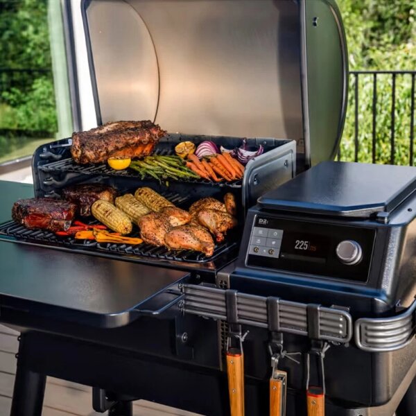 TRAEGER Ironwood Pellet Smoker NEW